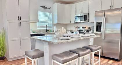 Coastal Bliss: Sunset Views | Near Beach+Dining