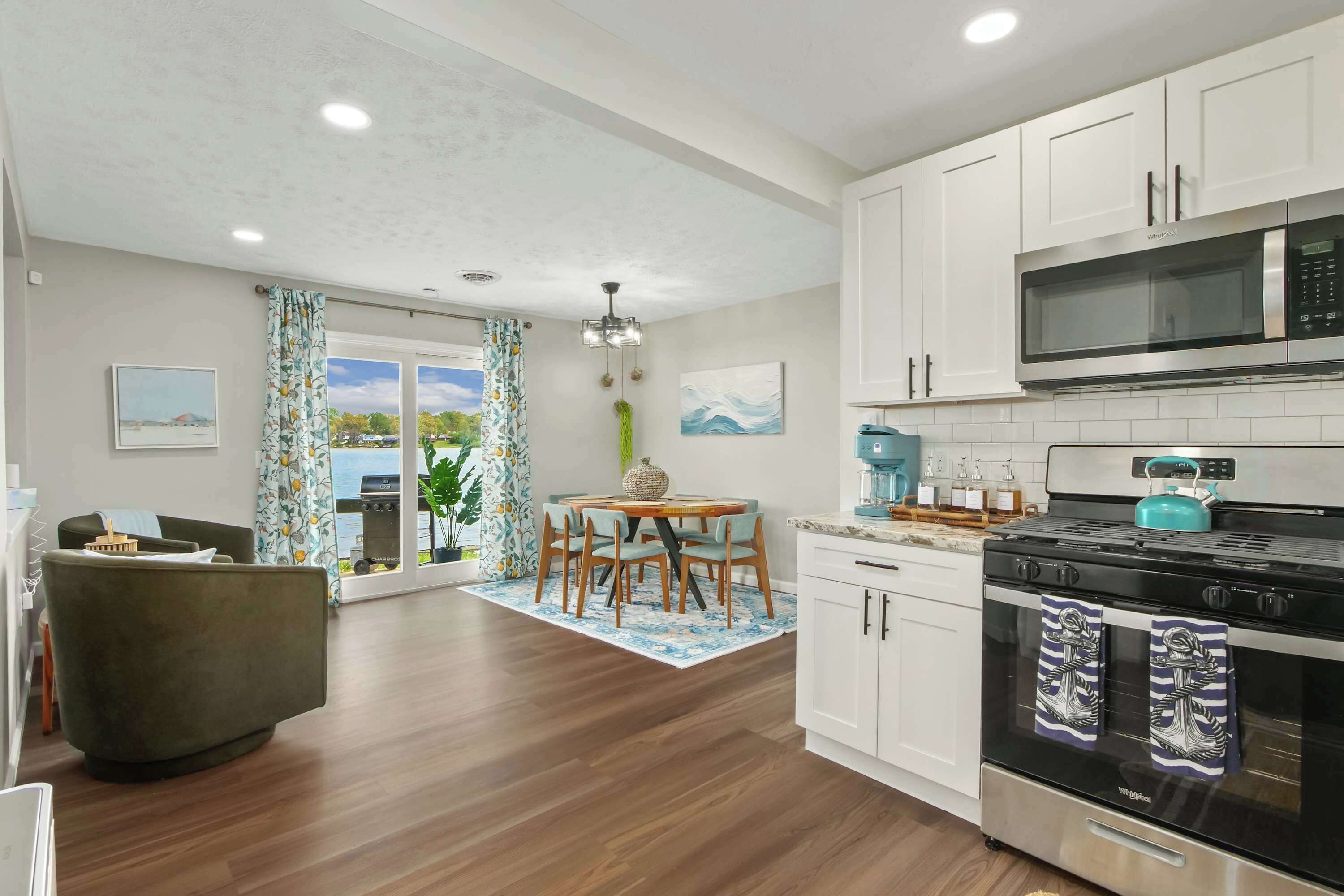 Fridge, microwave, stovetop, dishwasher
