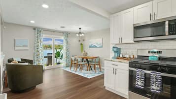 Fridge, microwave, stovetop, dishwasher