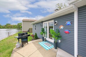Terrace/patio - Lakefront | Grill | Bunk Beds | Sleeps 6 (Akron)