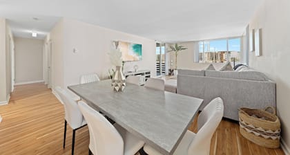 Spacious 3-bedroom apartment with AC in charming Marina del Rey