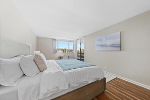 3 bedrooms, iron/ironing board, WiFi, bed sheets - Spacious 3-bedroom apartment with AC in charming Marina del Rey (Marina del Rey)
