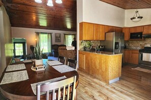 Private kitchen - Spacious house near Soldotna, AK (Ridgeway)