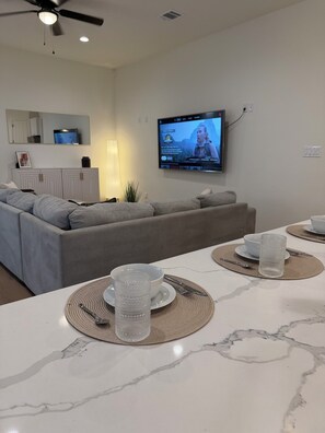 Interior - New Modern Luxe Townhome Near Downtown, Alamodome/Pearl/LAFB (San Antonio)