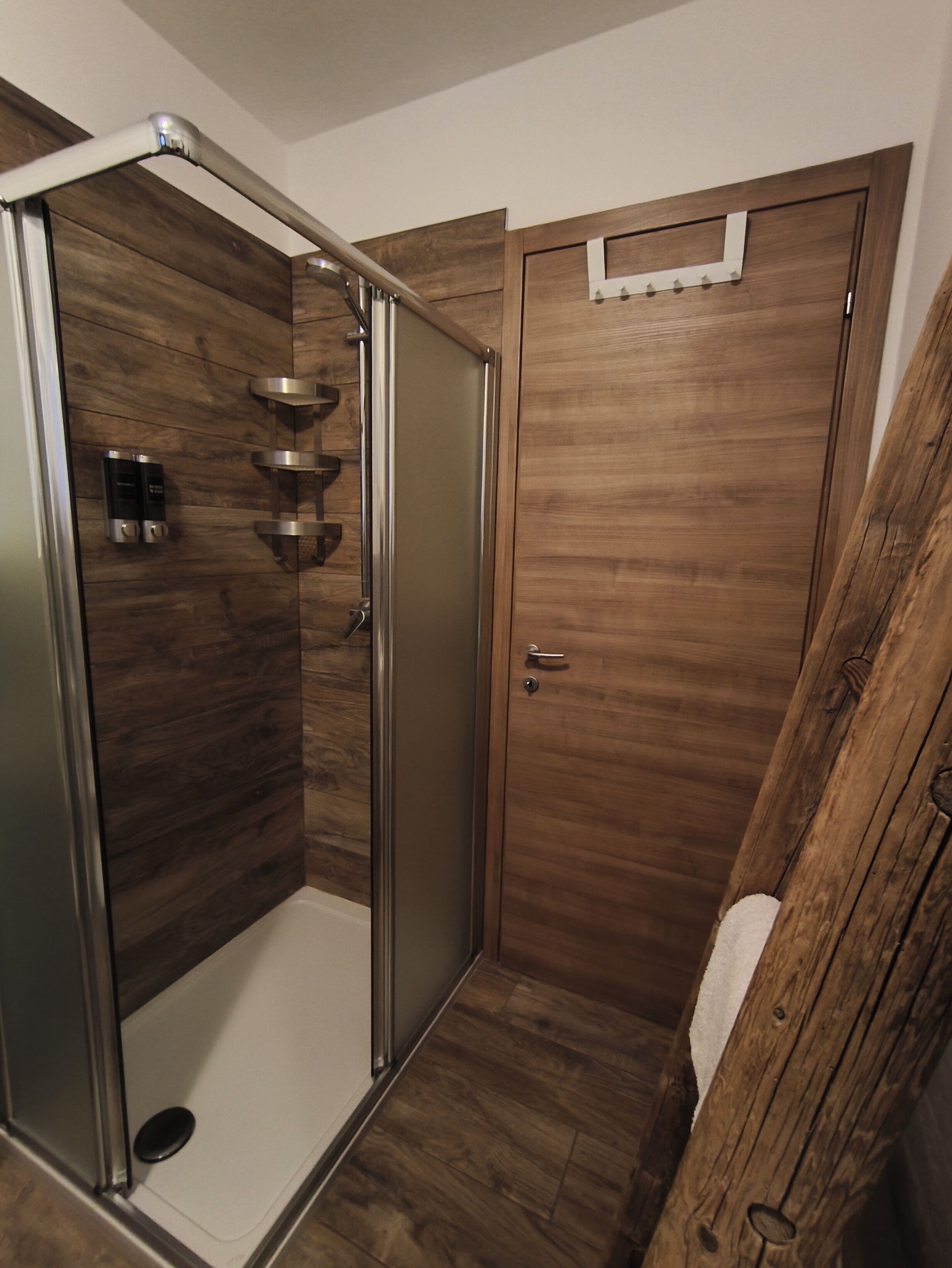 Dusche, Haartrockner, Bidet, Handtücher