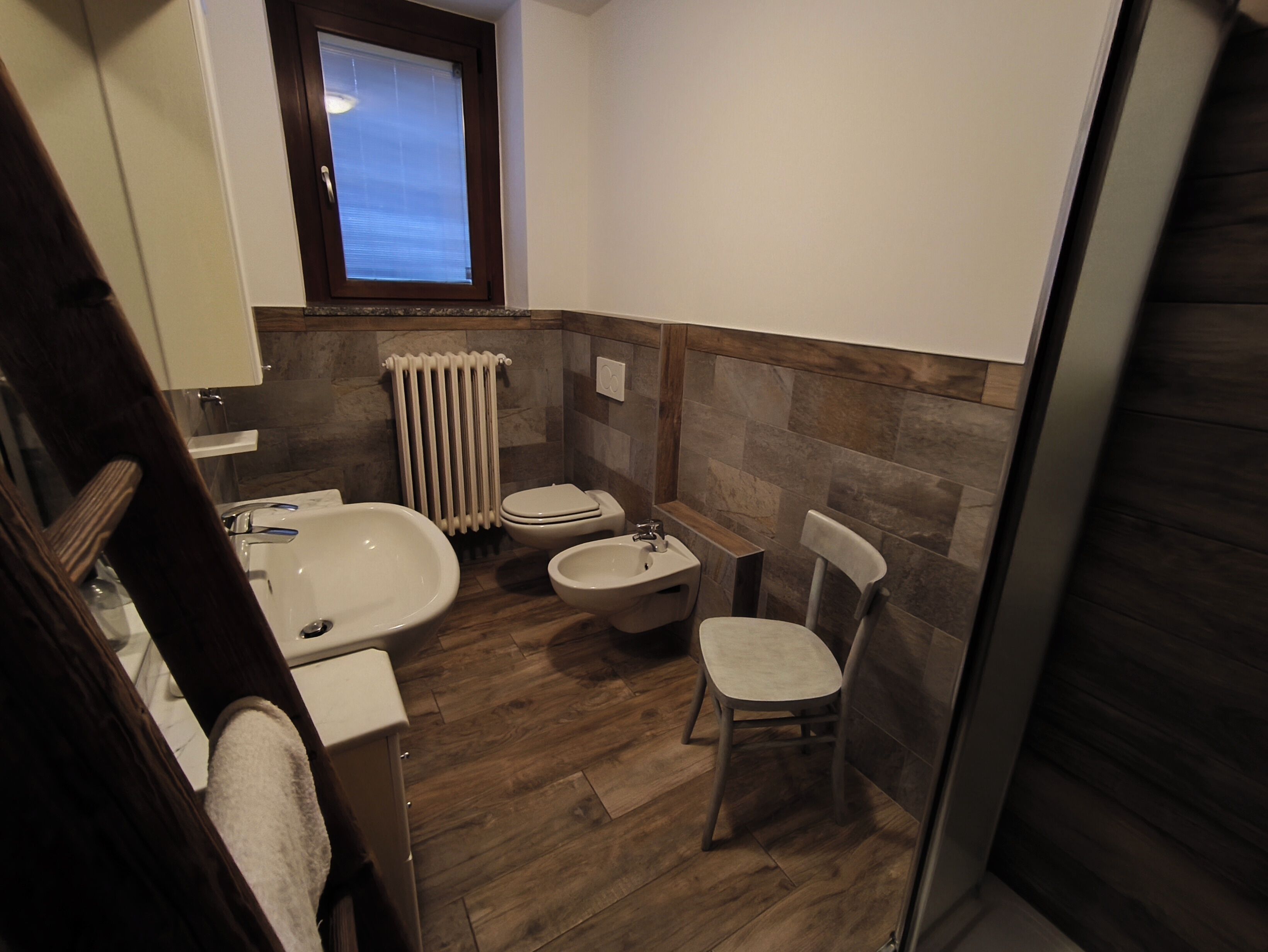 Dusche, Haartrockner, Bidet, Handtücher