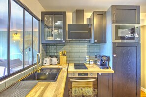 Fridge, microwave, oven, coffee/tea maker - Brousse & Brise - Studio à deux pas de la mer (Arcachon)