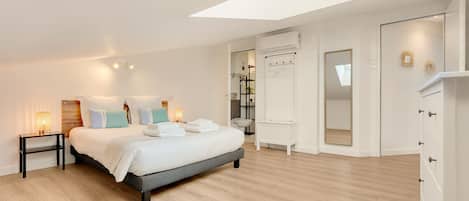 1 habitación, tabla de planchar con plancha, wifi gratis y ropa de cama