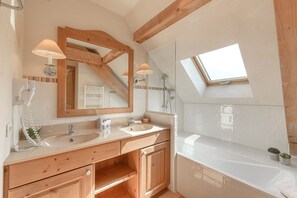Hair dryer, towels - Les Roseaux du Lac 206  – Duplex familial avec vue imprenable sur le lac (Duingt)