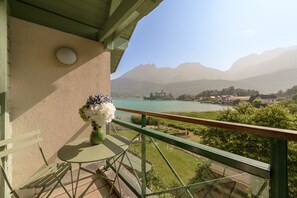 Outdoor dining - Les Roseaux du Lac 206 – Duplex familial avec vue imprenable sur le lac (Duingt)