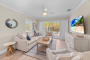 Living area - Freshly Updated Retreat at SeaShells – Easy Beach Access and Relaxed (Sanibel)