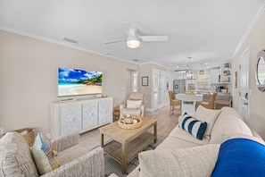 Living area - Freshly Updated Retreat at SeaShells – Easy Beach Access and Relaxed (Sanibel)