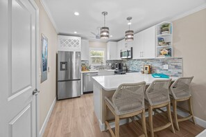 Private kitchen - Freshly Updated Retreat at SeaShells – Easy Beach Access and Relaxed (Sanibel)