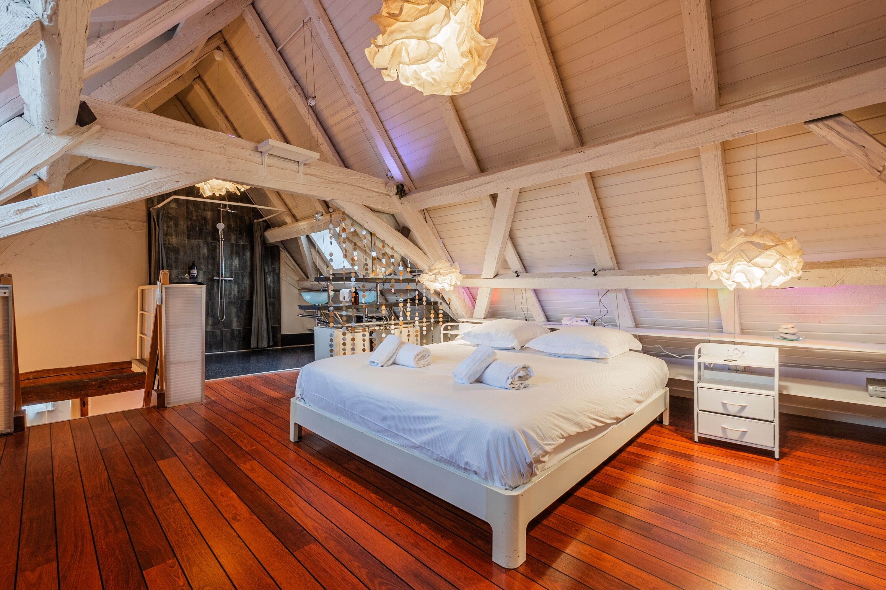 4 chambres, fer et planche à repasser, Wi-Fi gratuit, draps fournis