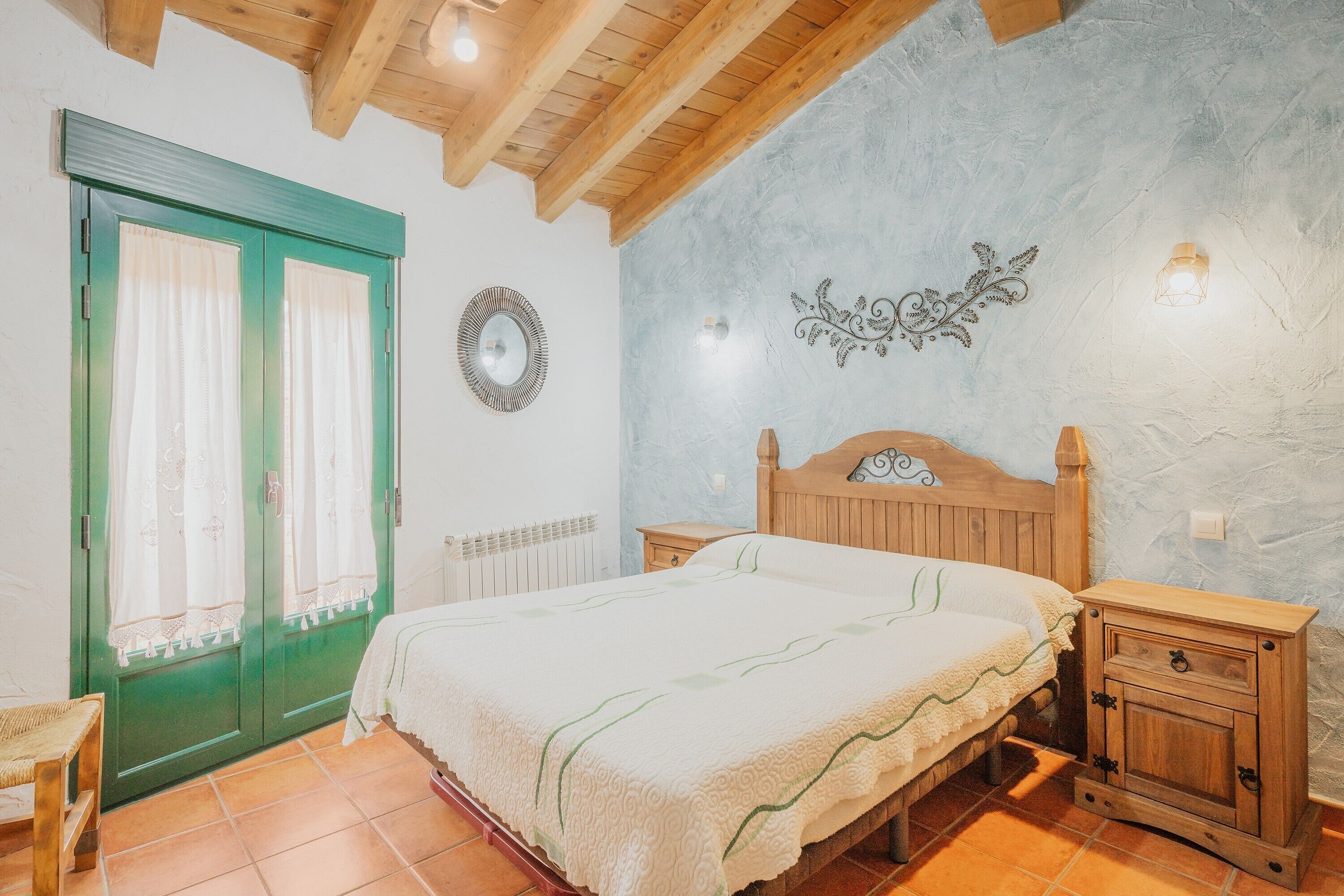 3 bedrooms, iron/ironing board, bed sheets