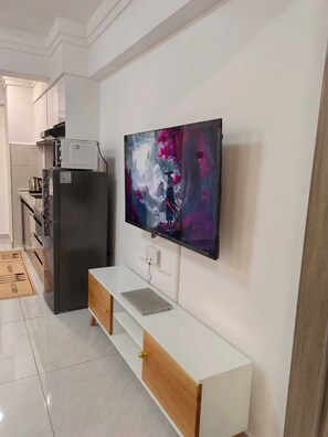 Deluxe Apartment, City View | Private kitchen - SHANGRILA  (Nairobi)