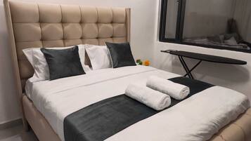 Deluxe Apartment, City View