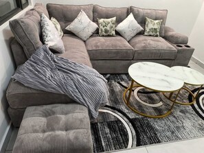 Deluxe Apartment, City View | Living area - SHANGRILA  (Nairobi)