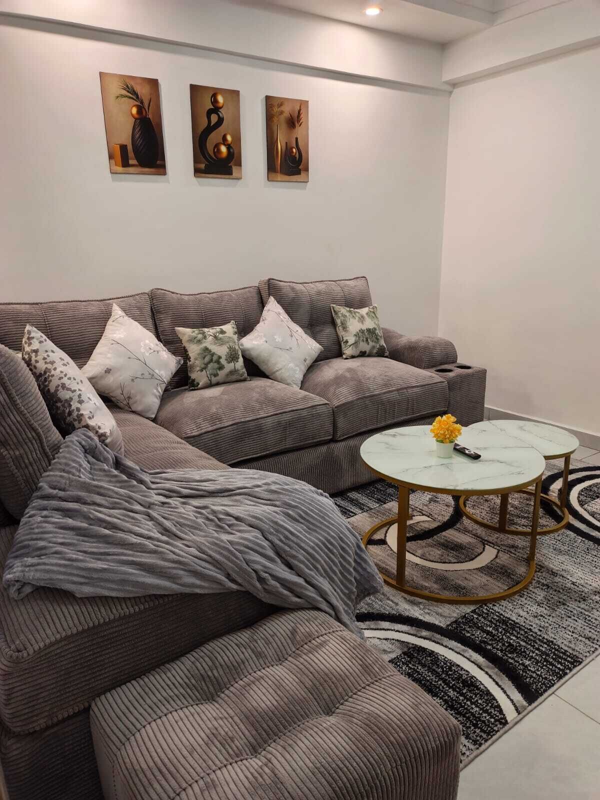 Deluxe Apartment, City View | Living area