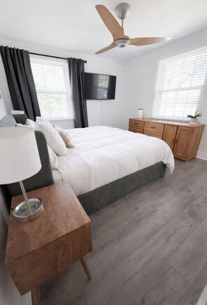 Room - Peaceful Home Central to Broadway, Opry & Airport (Nashville)