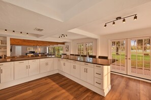 Private kitchen - Waterfront Farm Estate • Pool, Theater, Kayaks (Alva)