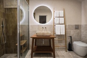 Habitación Deluxe doble, patio, vistas al patio | Baño