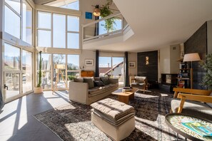 TV, fireplace, DVD player, stereo