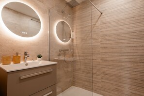 Hair dryer, towels
