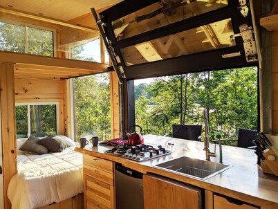 Rhya Cabin | Delightful Tiny Home with Parking
