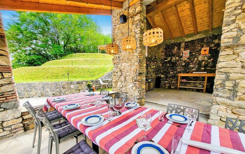 New! Villa walk to Barga!  Private Pool, Pizza Oven, Beautiful Views.