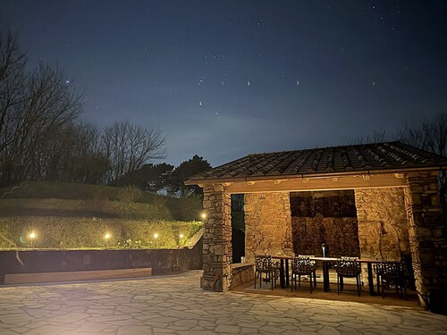 New! Villa walk to Barga!  Private Pool, Pizza Oven, Beautiful Views.