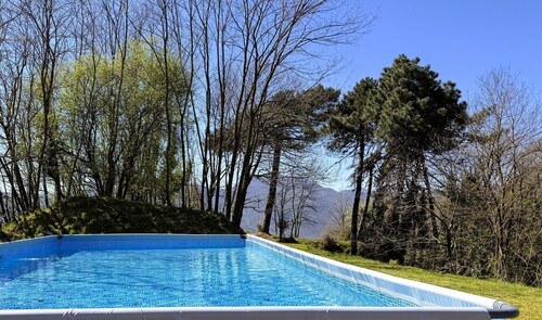 New! Villa walk to Barga!  Private Pool, Pizza Oven, Beautiful Views.