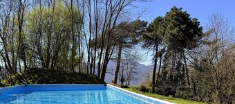 Novité ! Villa à pied de Barga ! Piscine privée, four à pizza, vue magnifique.