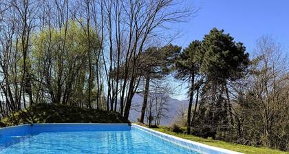 New! Villa walk to Barga! Private Pool, Pizza Oven, Beautiful Views.