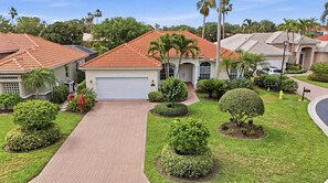 Exterior - Naples Vineyards Living | Private Pool + Spa (Naples)