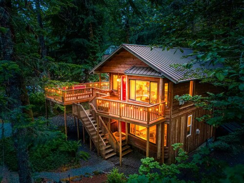 Artful Woodland Cabin Retreat- Mt. Hood Getaway