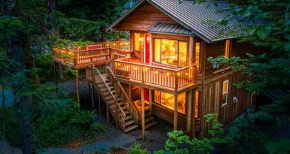 Artful Woodland Cabin Retreat- Mt. Hood Getaway