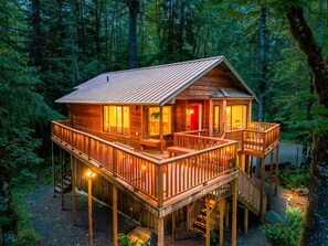 Exterior - Artful Woodland Cabin Retreat- Mt. Hood Getaway (Mount Hood Village)