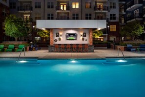 Pool - Cozy 1-bedroom apartment in fantastic  Buckhead Atlanta with AC and gym access (Atlanta)