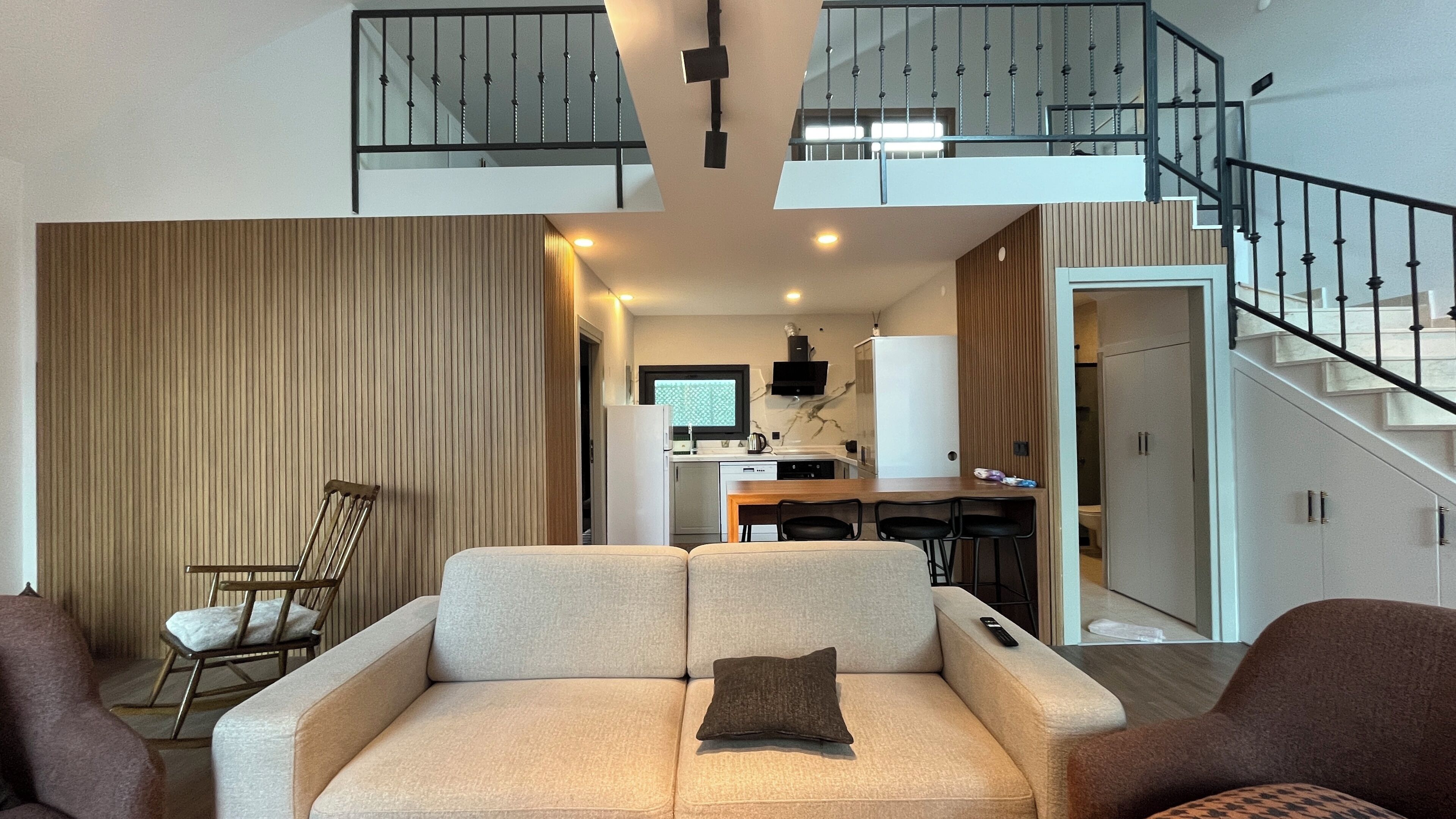 Deluxe Villa, Pool View | Living area