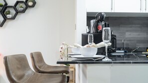 Estúdio superluxo, sacada, vista para a cidade | Sala de jantar