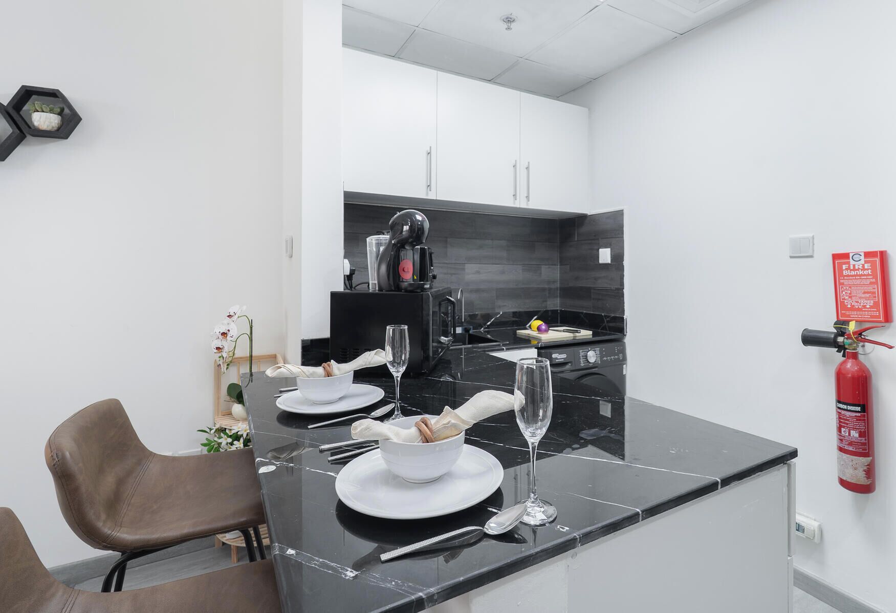 Luxury Studio, Balcony, City View | In-room dining