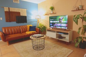 TV, stereo - Cozy Zen Sanctuary: Downtown | Park | Museum (Sarasota)