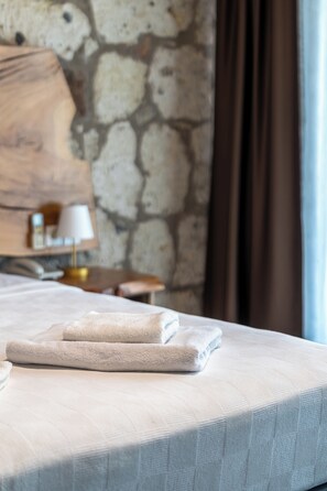 Camera Luxury, vista piscina | Wi-Fi gratuito