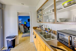 Interior - Chic Local Hideaway: Yard |BBQ Nights | Near Beach (Sarasota)