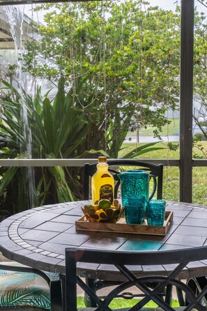 Outdoor dining - Chic Sarasota Gem: Beach • BBQ • Workspace • Patio (Sarasota)