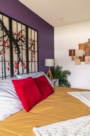 2 bedrooms, desk, iron/ironing board, travel cot - Chic Sarasota Gem: Beach • BBQ • Workspace • Patio (Sarasota)