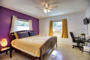 2 bedrooms, desk, iron/ironing board, travel cot - Chic Sarasota Gem: Beach| BBQ |Workspace | Patio (Sarasota)