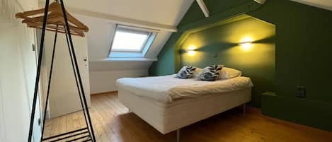Blackout curtains, free cots/infant beds, free WiFi, bed sheets