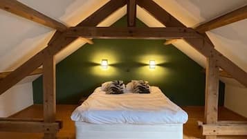 Rideaux occultants, lits bébé (gratuits), Wi-Fi gratuit, draps fournis